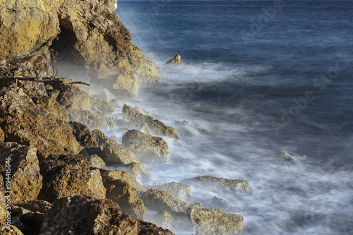 Canvas-taulu Rocas y espuma de mar