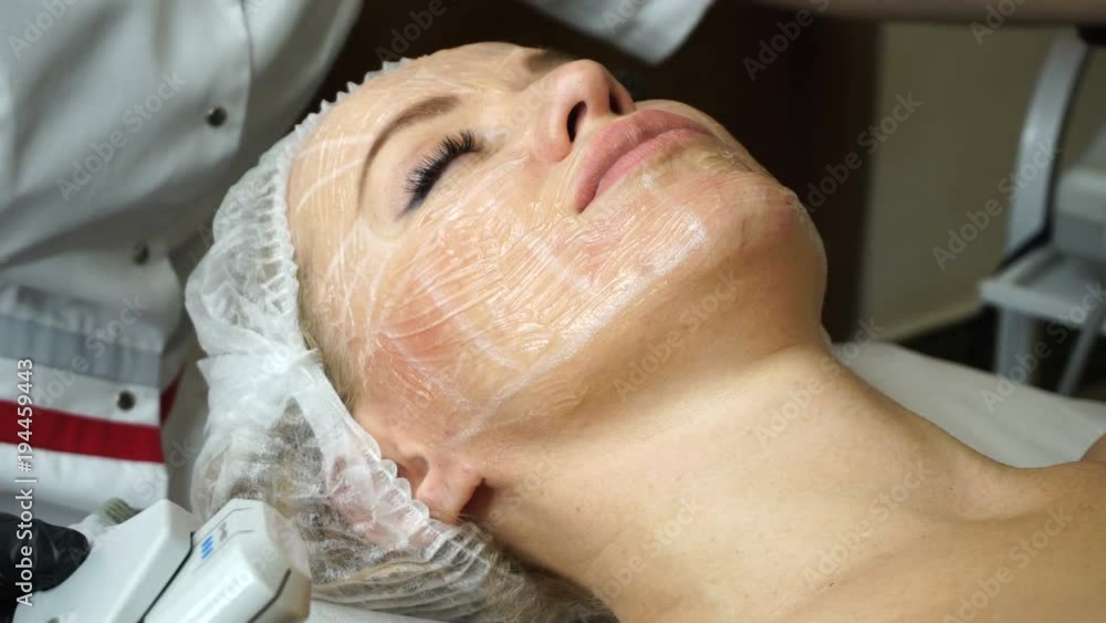 Non-surgical face lifting. Lubrication lifting ultrasonic. Facelift. Process of rejuvenation. Spa treatment. Hardware cosmetology. Treatment of facial skin by ultrasound. Non-surgical face lifting. Lubrication lifting ultrasonic. Facelift. Process of rejuvenation. Spa treatment. Hardware cosmetology. Treatment of facial skin by ultrasound.
