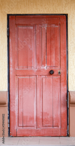Fototapeta Naklejka Na Ścianę i Meble -  old red wooden door