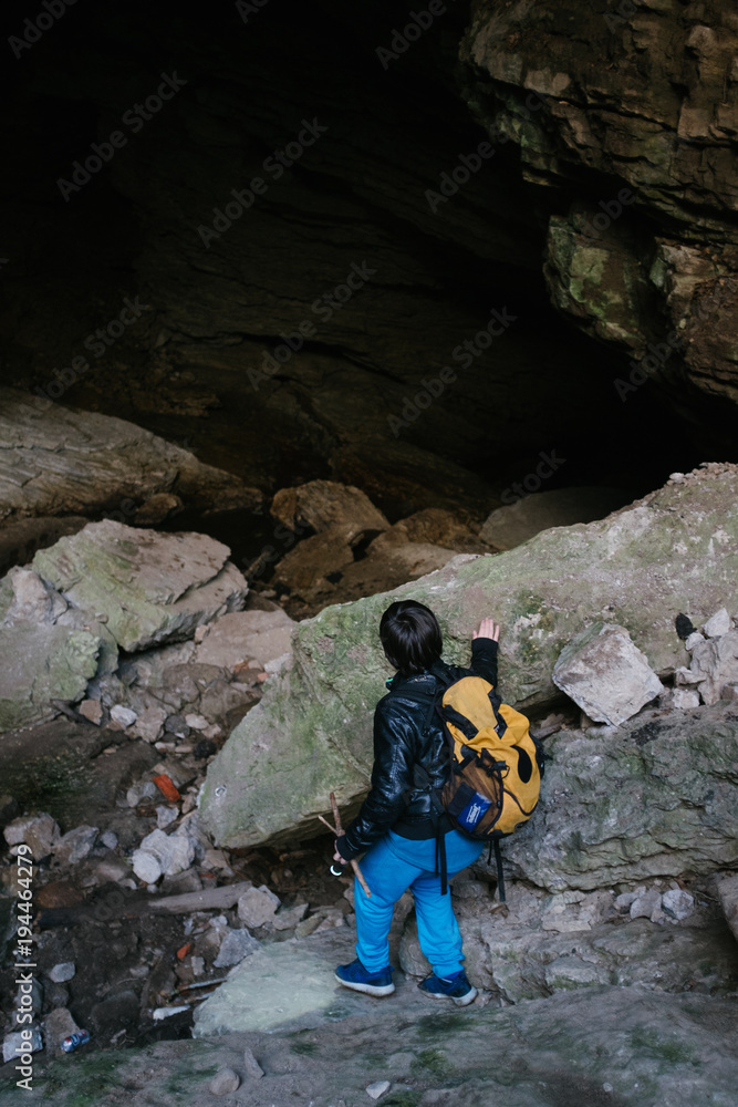 Obraz premium Children explore underground cavern
