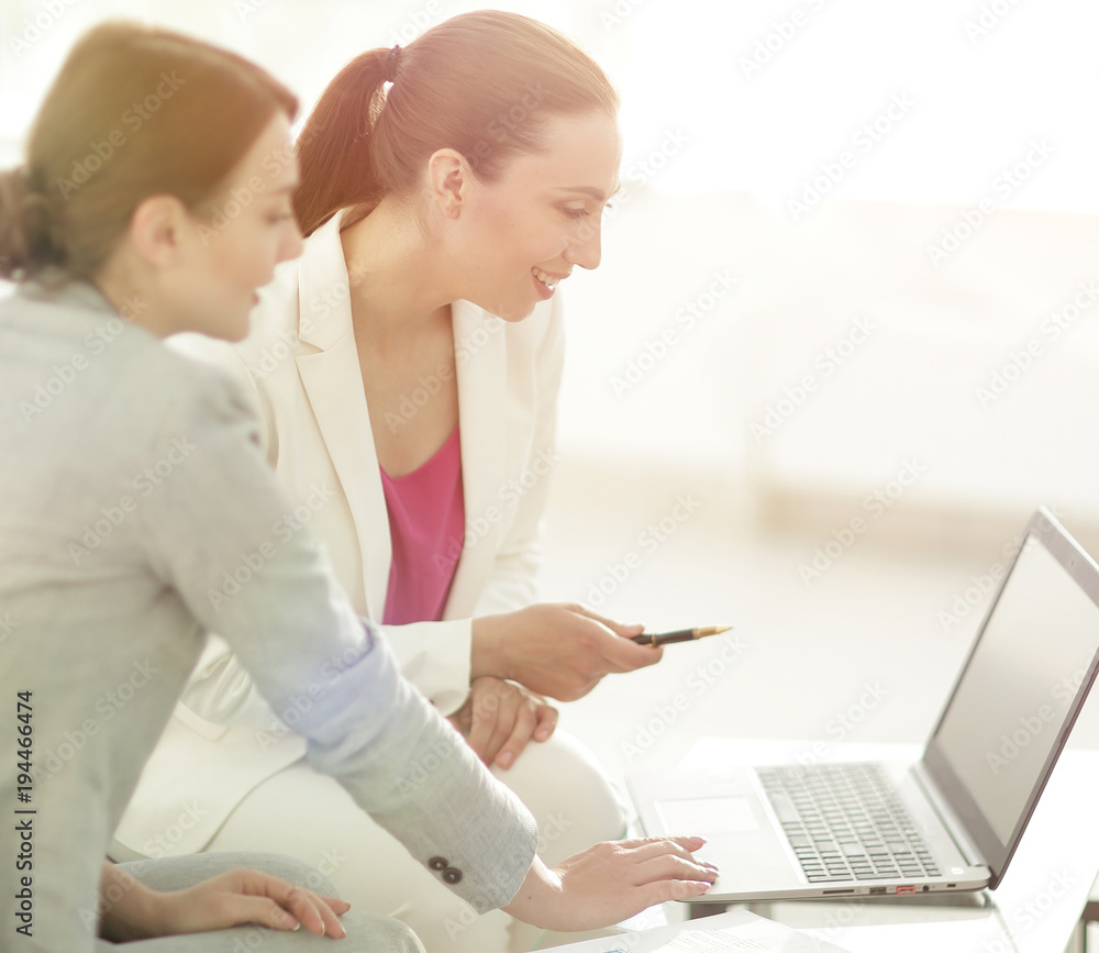Naklejka premium women Bank employees in the office