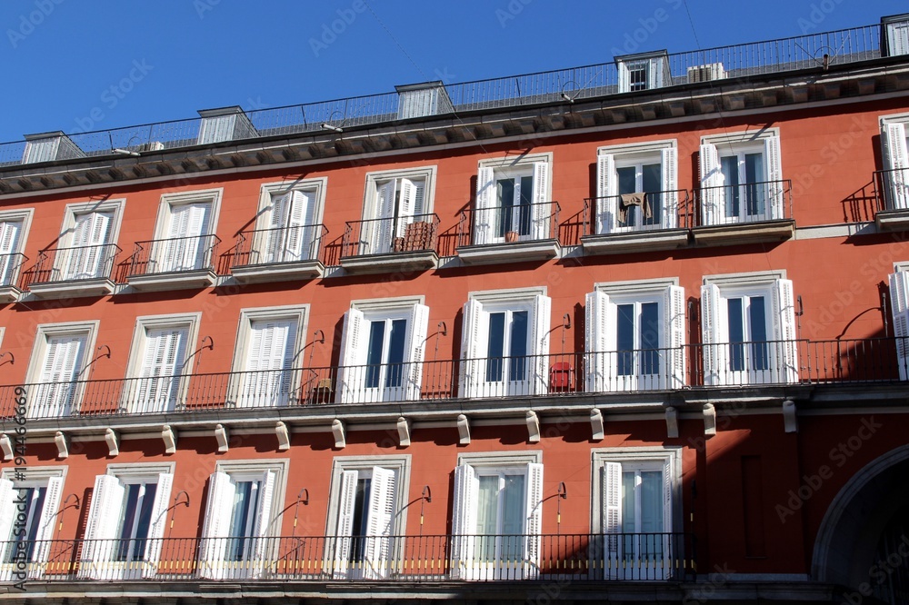 Fototapeta premium A red building with sunshine