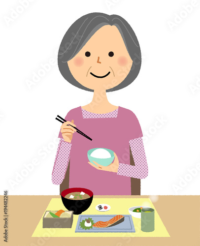 シニア女性　おばあちゃん　食事