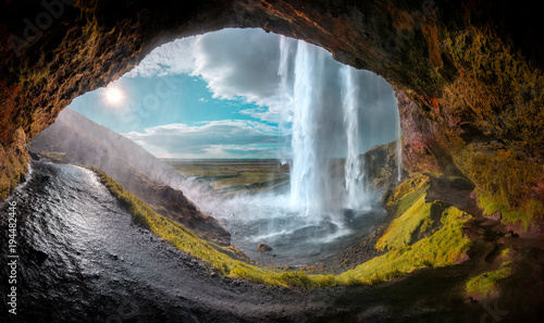 Fototapeta Naklejka Na Ścianę i Meble -  Eye of the waterfall