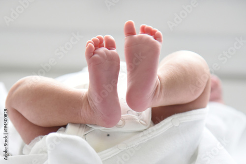 Obraz na płótnie Pieds de jeune bébé