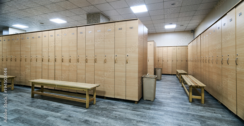 Foto Stock Interior of locker room in the gym. Sportsmen locker room