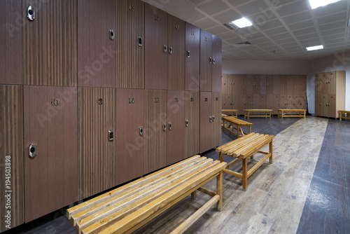 Foto Large clean locker room interior