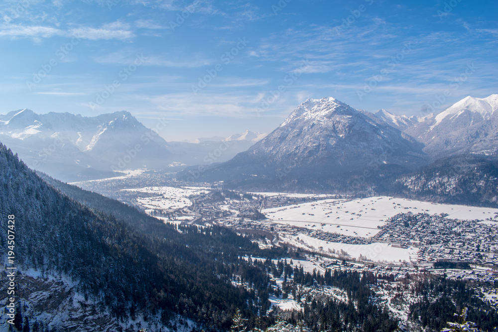 Blick auf Garmisch-Partenkirchen und Farchant