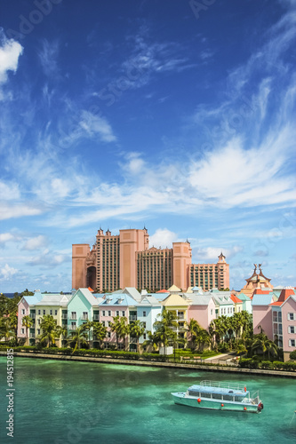 Fotografía Beautiful scene of colorful houses in Nassau, Bahamas