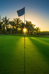 Acrylglasbilder Golf Golfplatz in ländlicher Idylle  © ValentinValkov