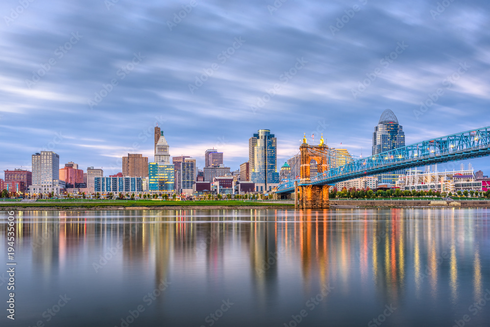 Fototapeta premium Cincinnati, Ohio, USA Skyline