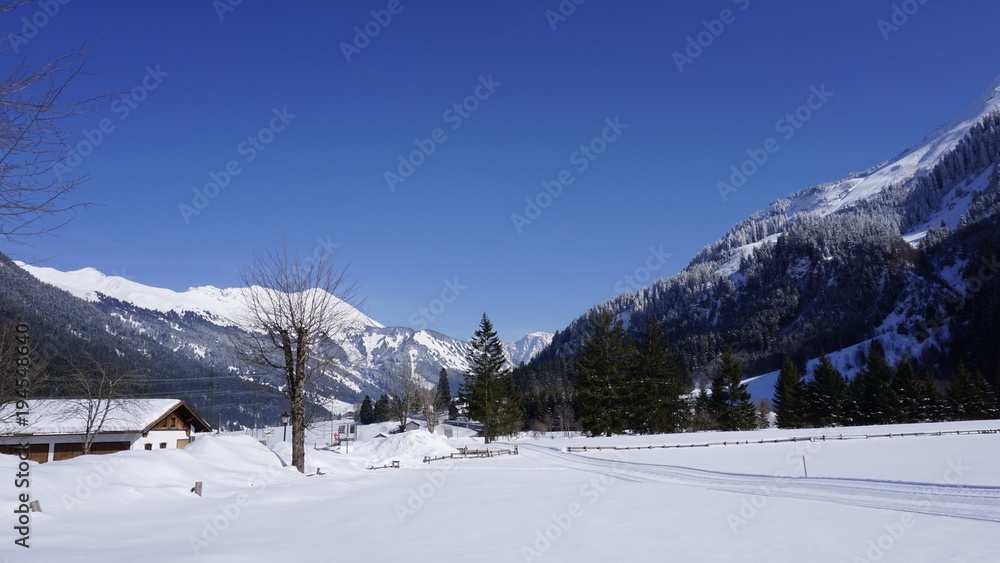 Fernpass, Tirol, Österreich, Strasse zwischen Reutte und Nassereith mit Zugspitze