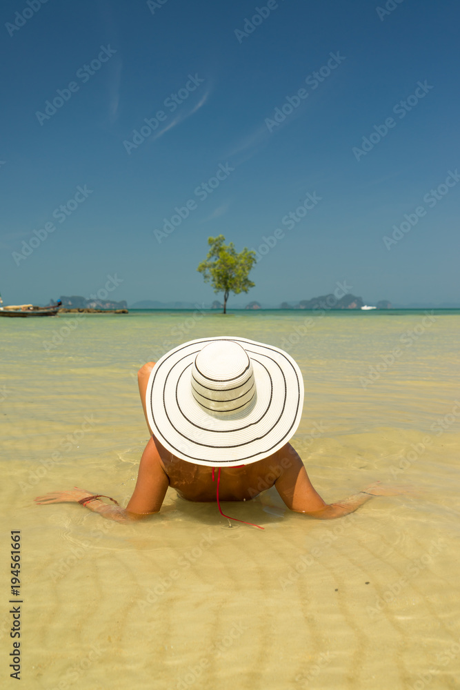 Obraz premium woman resting at the tropical beach of Klong Muang in Thailand
