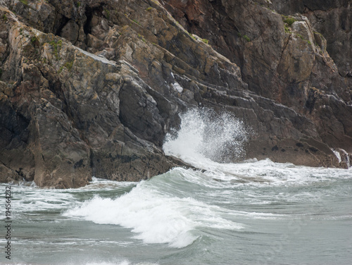 Waves Breaking on Cliff