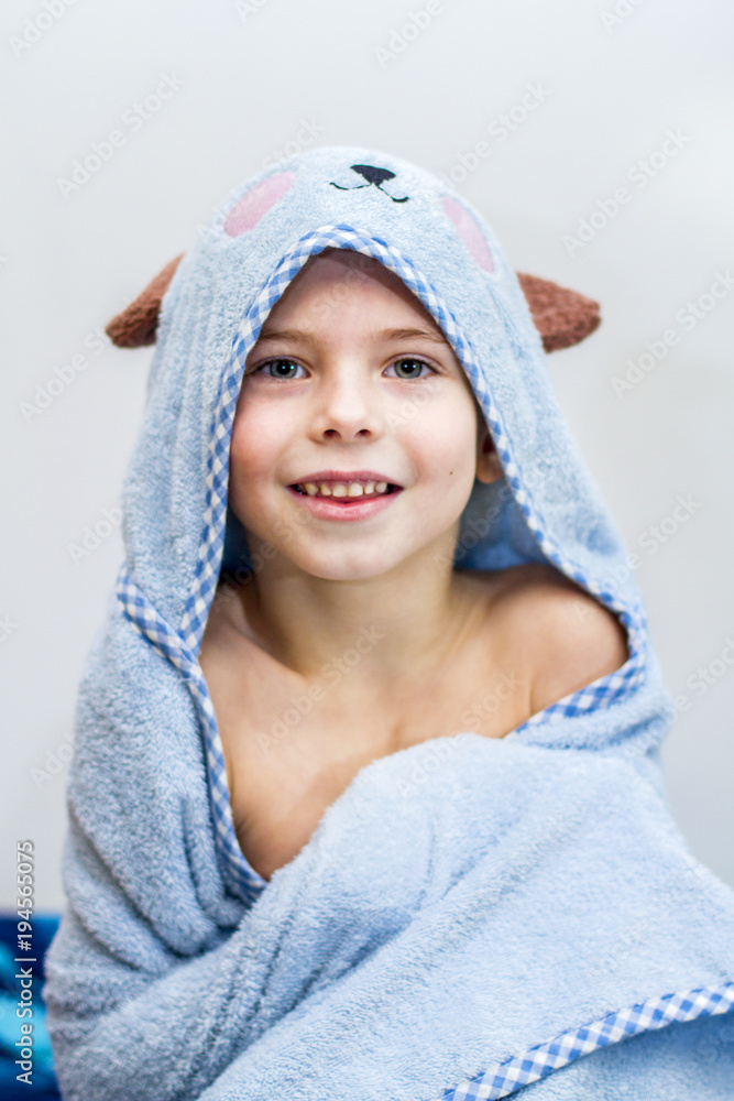 Obraz premium The boy in the towel, after the bath.