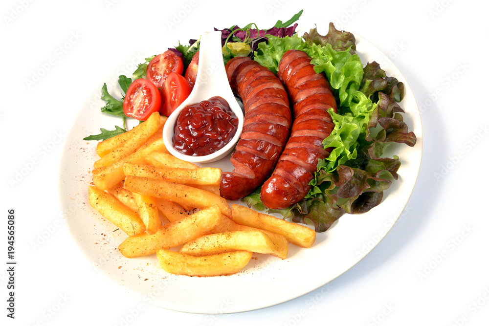 kiełbasa smażona z frytkami sałatą i pomidorem kiełbasa smażona z frytkami sałatą i pomidorem