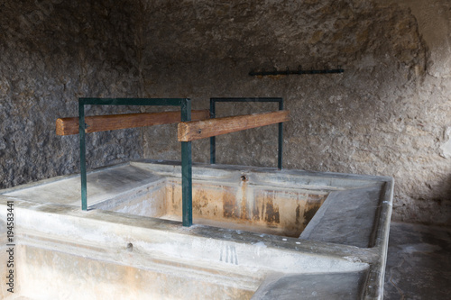 lavoir et son étendoir à Miramas-le-Vieux