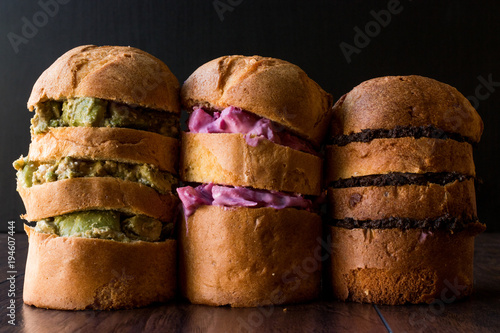 Фотография Panettone Sandwiches with Avocado, Red Cabbage Salad and Tapenade Olive Paste