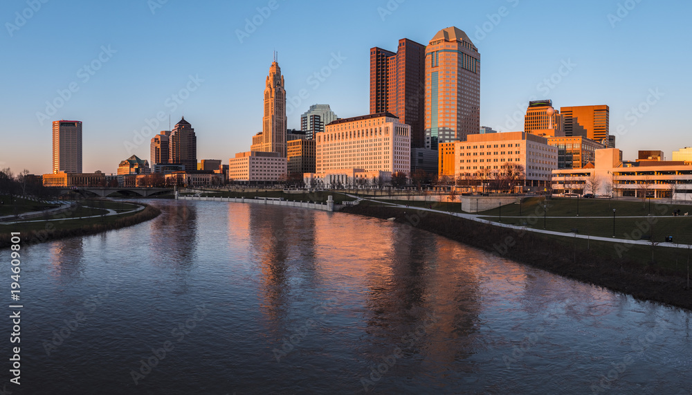 Fototapeta premium Columbus Ohio skyline at John W. Galbreath Bicentennial Park at orange dusk
