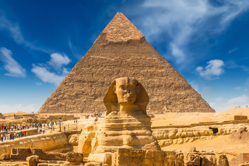 Fototapete Ägypten Ägyptische Sphinx. Kairo. Gizeh. Ägypten. Reise-Hintergrund. Architektonisches Denkmal. Die Gräber der Pharaonen. Urlaub Urlaub Hintergrundbild  © Anton Belo