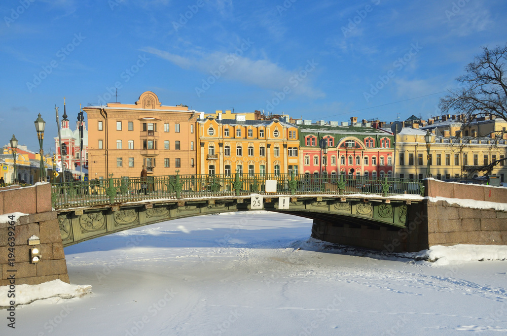 Naklejka premium Санкт-Петербург, набережная реки Фонтнки зимой. Инженерный 1-й мост