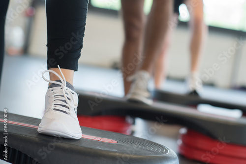 Fotografie close up of feet on step during exercise class