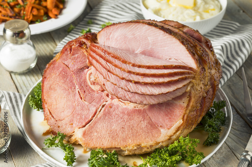 Fotografía Homemade Glazed Easter Spiral Cut Ham