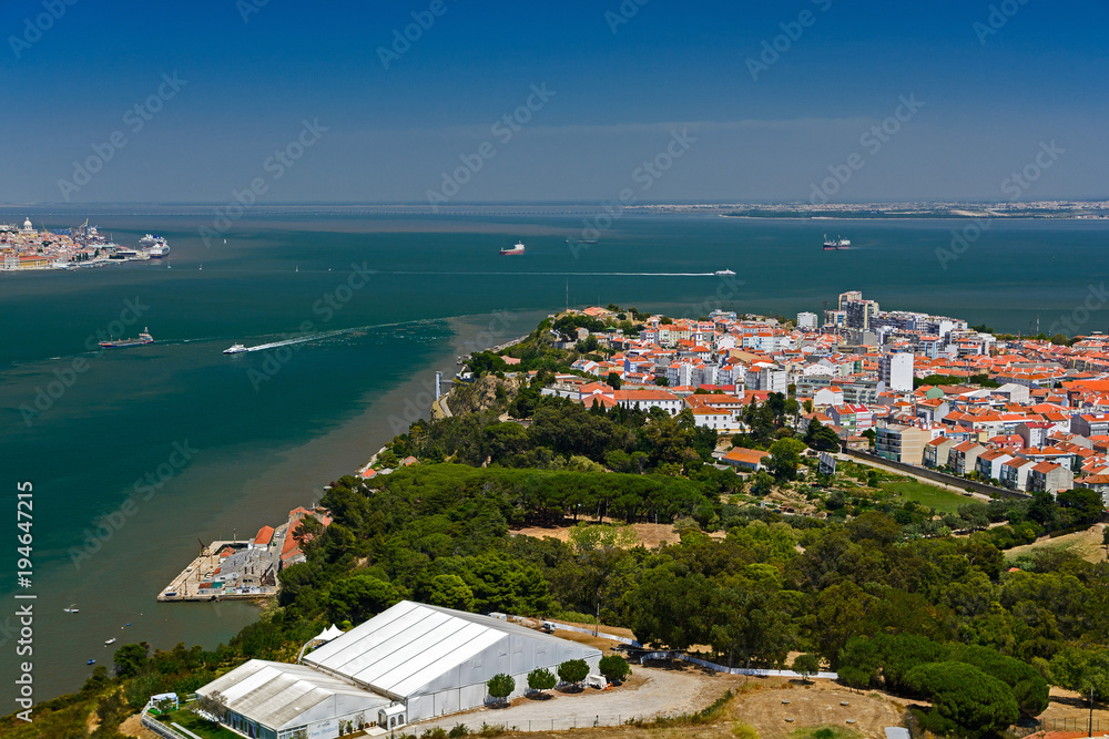 Die Bucht des Tejo in Lissabon