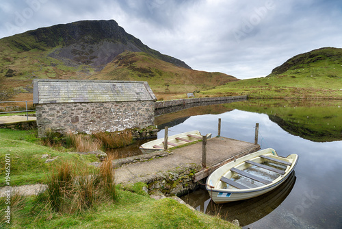 Llyn y Dywarchen photo