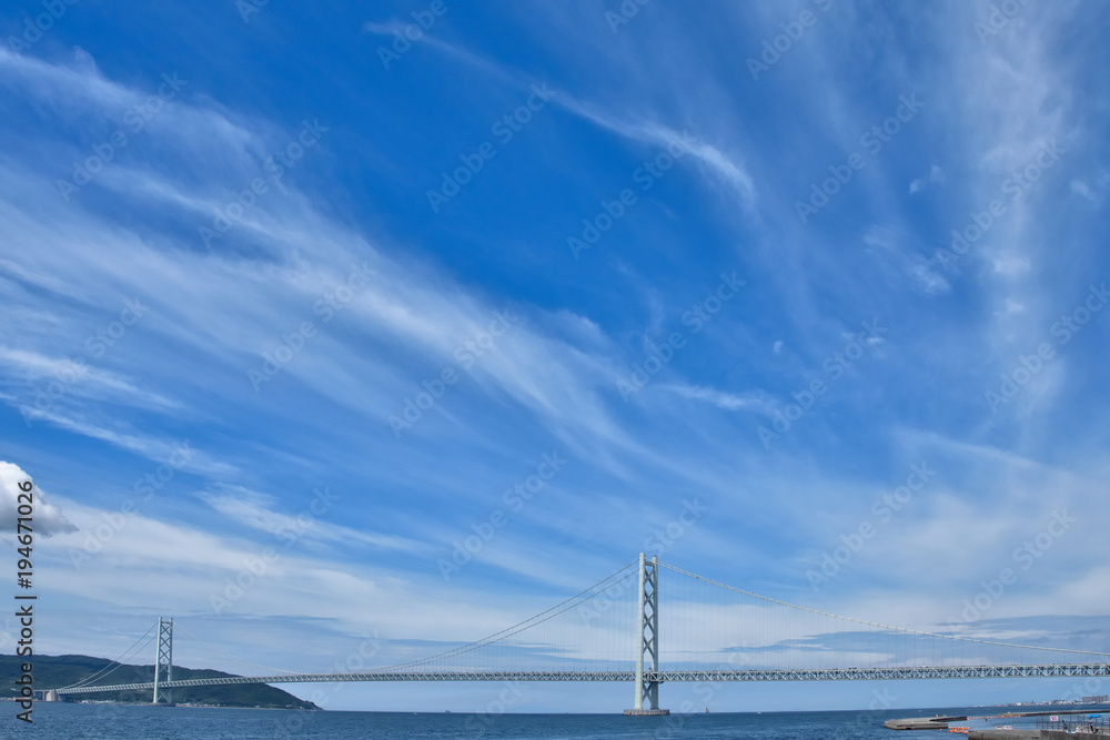 兵庫　青空と明石海峡大橋