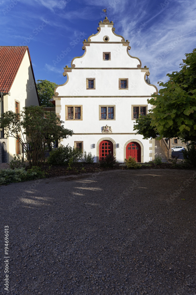 Rathaus und Kirche in Grettstadt, Landkreis Schweinfurt, Unterfranken, Bayern, Deutschland
