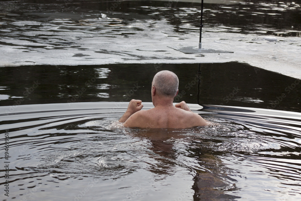 Fototapeta premium Winter swimmer