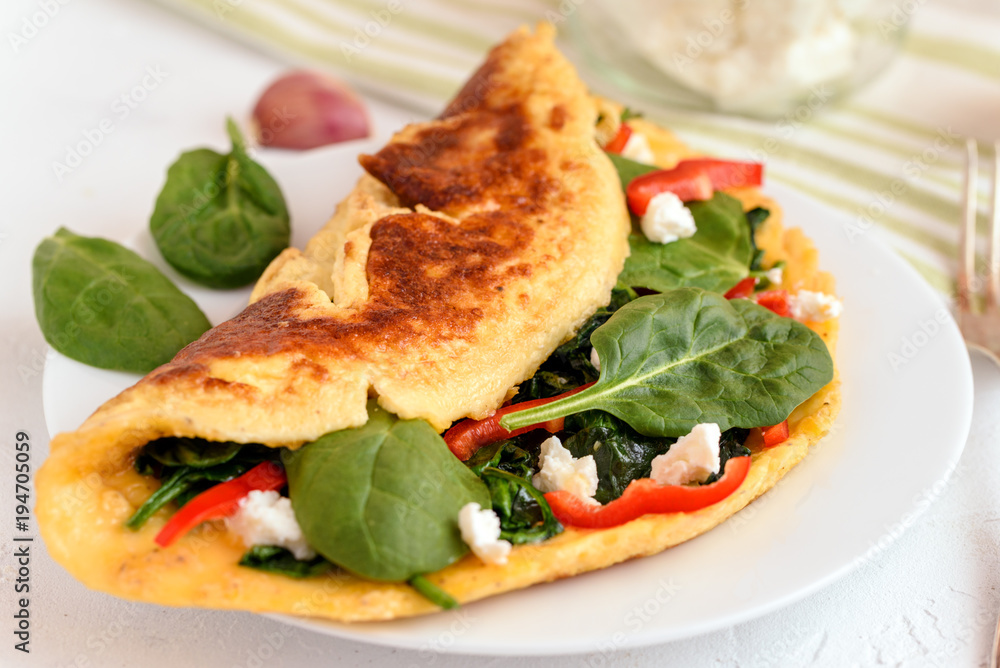 Omelet with spinach, ricotta cheese and red pepper.