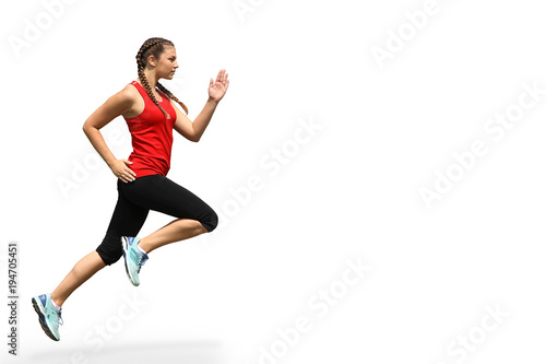 Frau in Sportkleidung und exaktem Laufstil vor weißem Hintergrund
