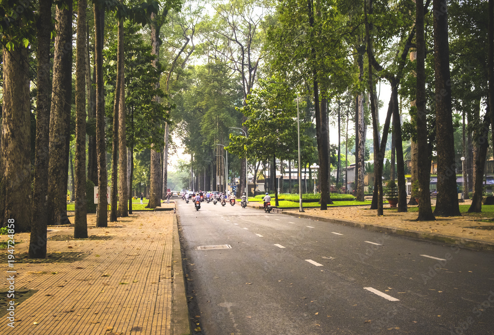 Obraz premium Street of Ho Chi Minh city, Vietnam. People riding bikes