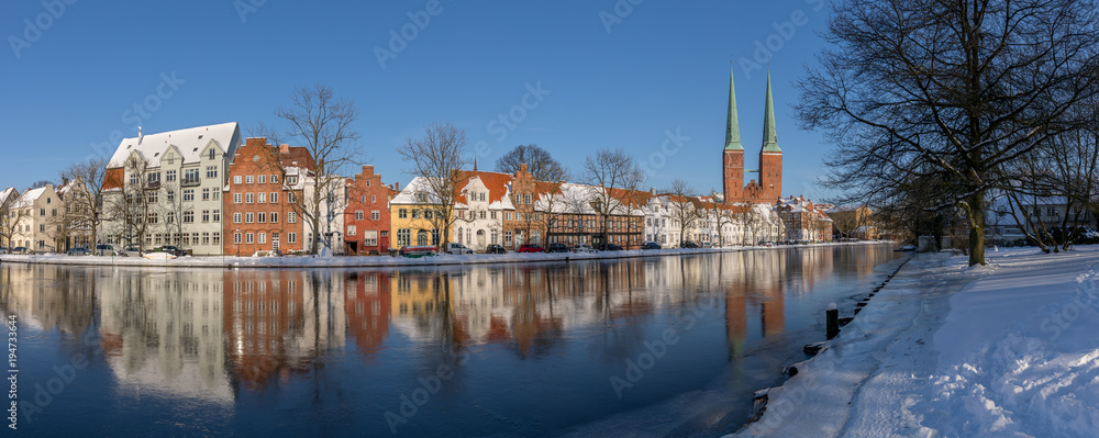 Winterliches Panorama vom Lübecker Malerwinkel