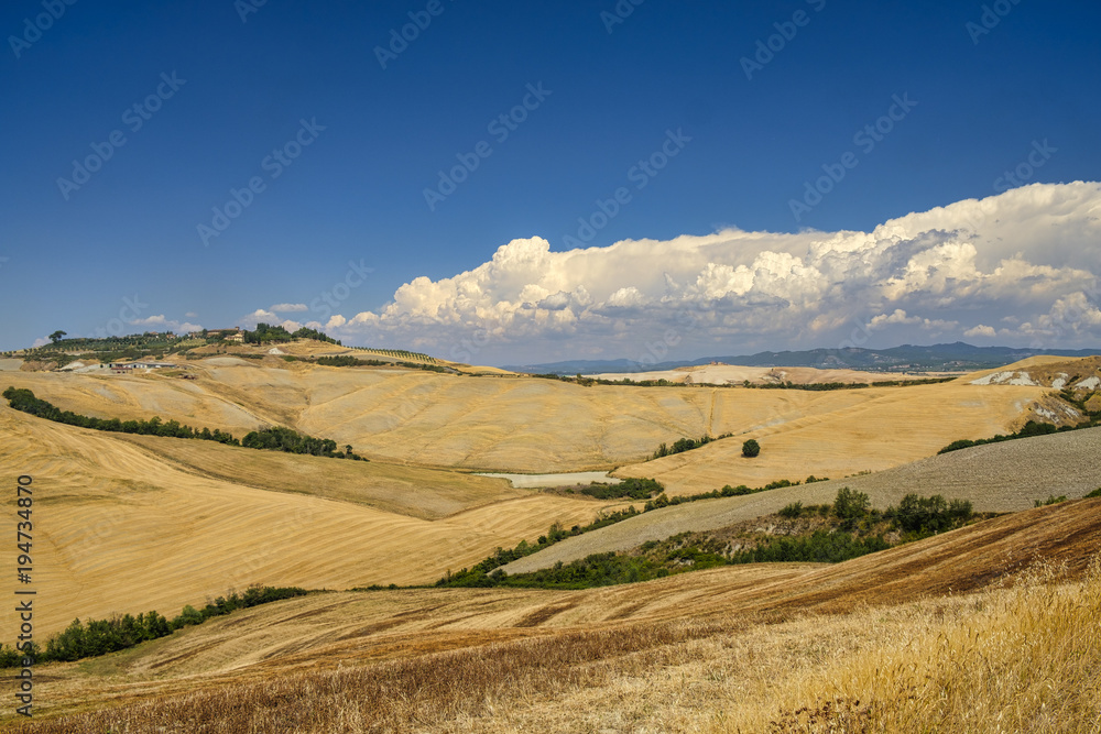 Tuscany: the road from Asciano to Siena
