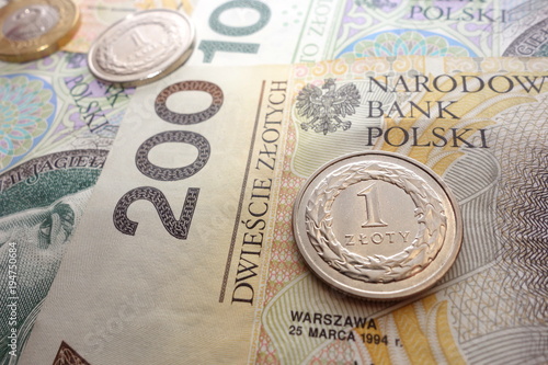 Polish one zloty coin on banknotes