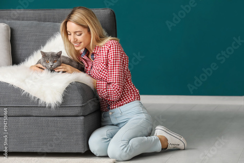 Young woman with cute pet c...