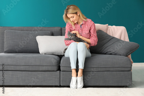 Young woman with cute pet c...