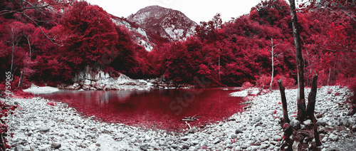 A orillas del estanque rojo. Asturias