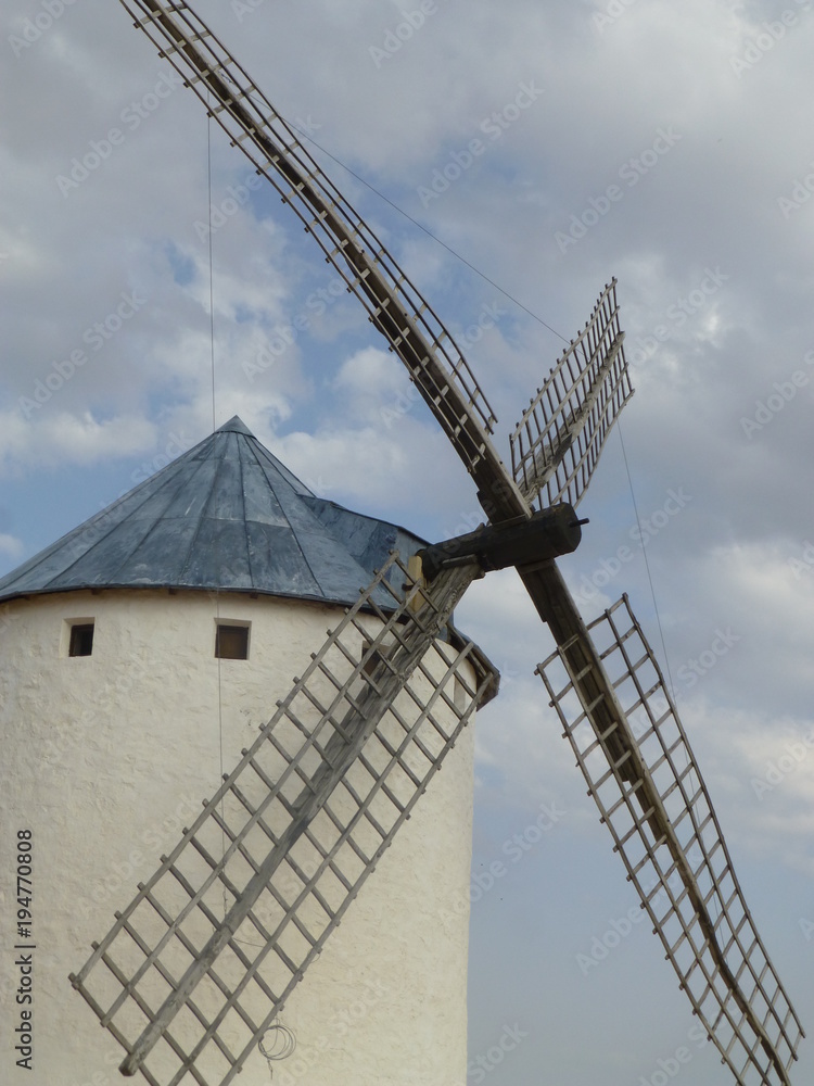 Molinos de viento de Campo de Criptana, pueblo de Ciudad Real, en la comunidad autónoma de Castilla La Mancha (España)