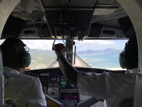 Cuadro en lienzo Piloten im Anflug auf Insel, Praslin, Mahe, Seychellen