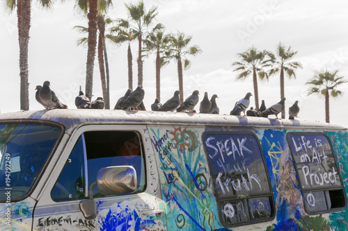 Bus mit Graffiti bemalt photo