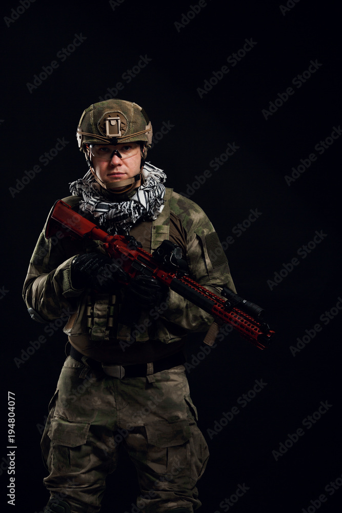Image of soldier with gun Image of soldier with gun