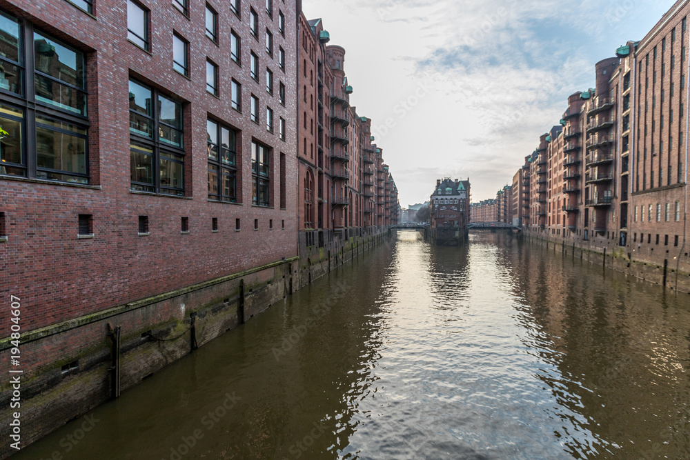 Kanal in der Speicherstadt von Hamburg