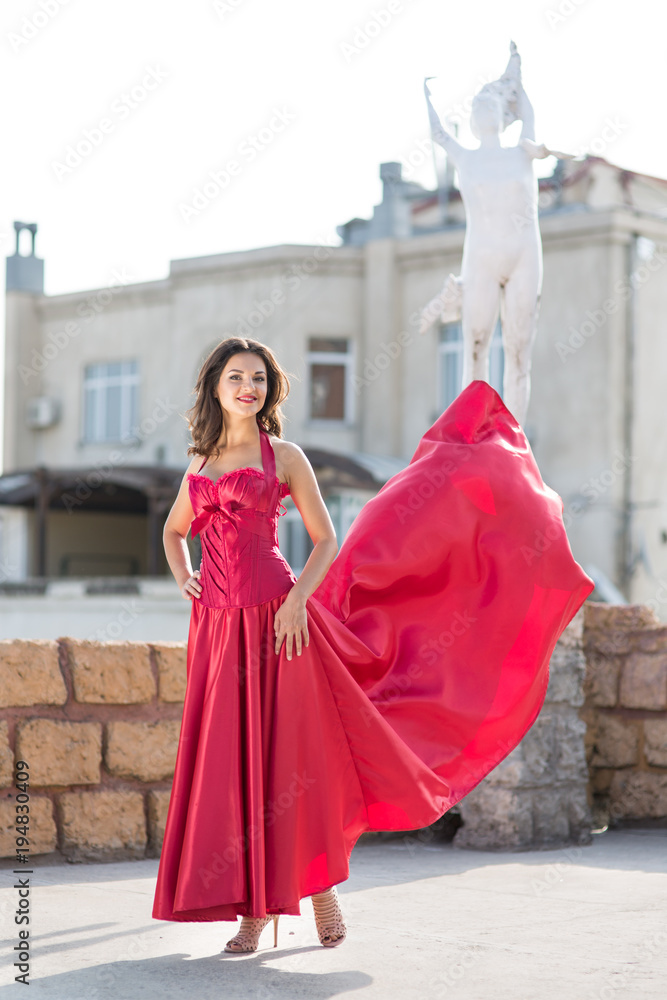 Obraz premium Beautiful woman in a red dress