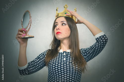 Valokuvatapetti Selfish woman