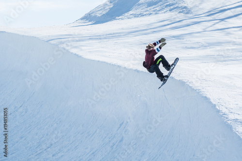 People are enjoying half-pipe skiing / snowboarding