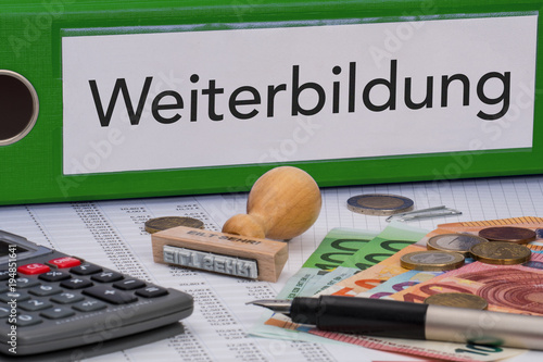 Aktenordner (grün) mit Beschriftung Weiterbildung